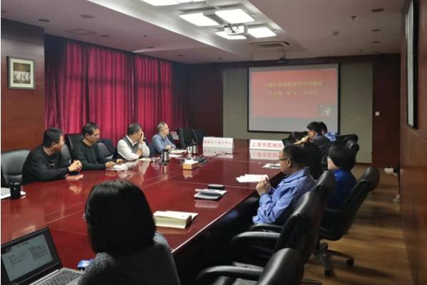 中心组学习.jpg 中心组学习.jpg