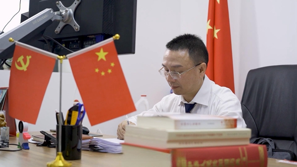 陈桂良_副本.jpg 陈桂良_副本.jpg