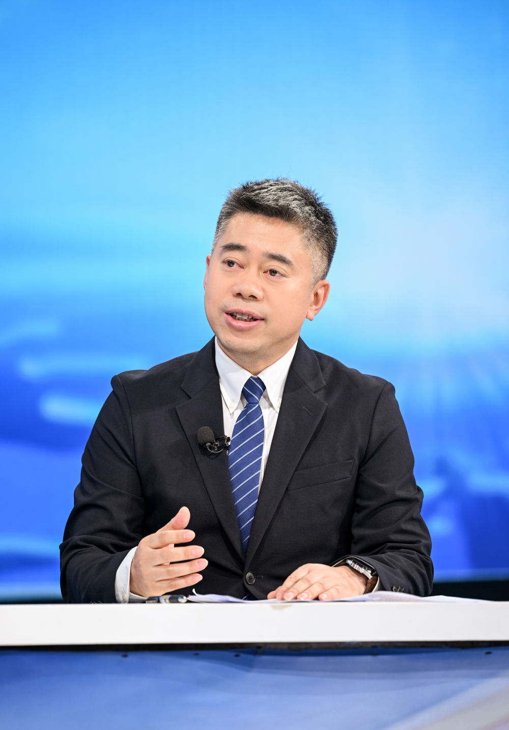 银河航天联合创始人、副总裁高千峰在第二十期“中国经济圆桌会”大型全媒体访谈节目录制现场发言。新华社记者 陈晔华 摄.jpg