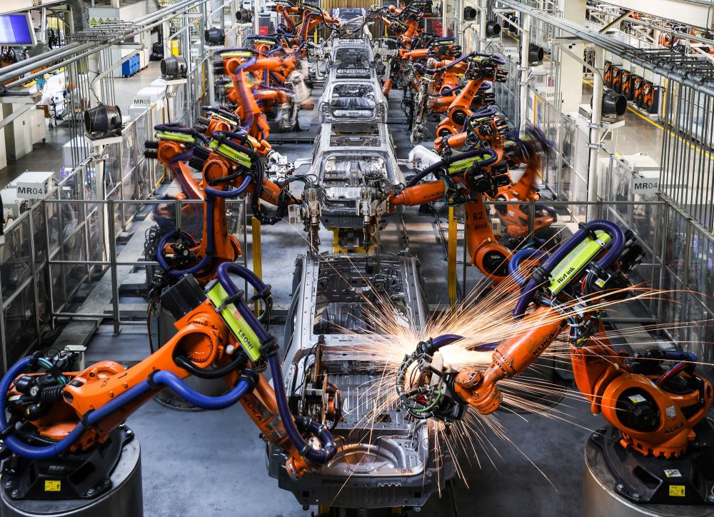 2月24日在广州番禺广汽智联新能源产业园拍摄的埃安智慧产线。新华社记者 刘大伟 摄.jpeg 2月24日在广州番禺广汽智联新能源产业园拍摄的埃安智慧产线。新华社记者 刘大伟 摄.jpeg