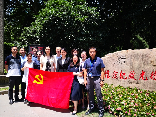 邱潇2_副本.jpg 邱潇2_副本.jpg